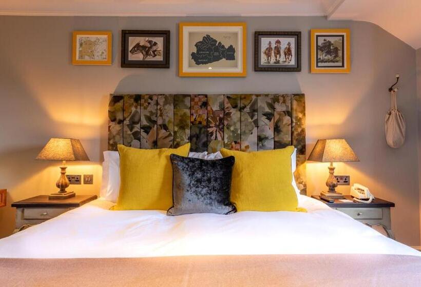 Отель The Foley