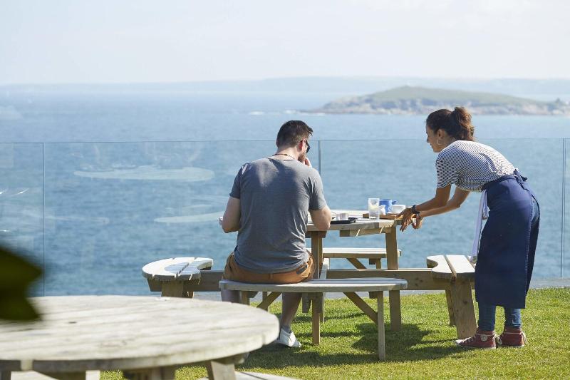 Отель The Lewinnick Lodge