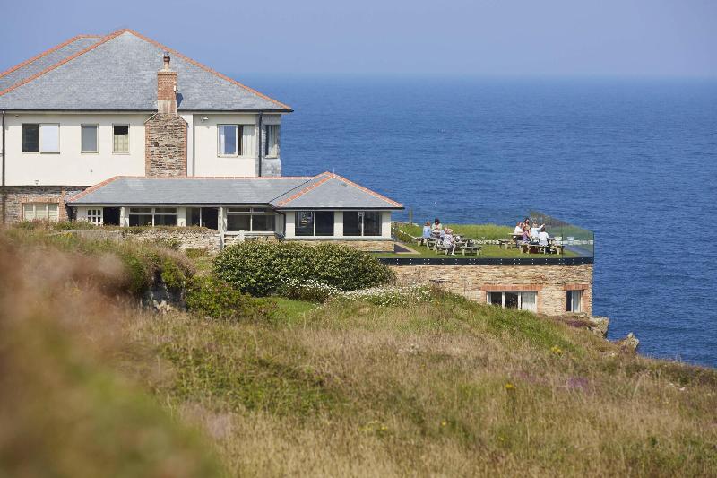 Отель The Lewinnick Lodge