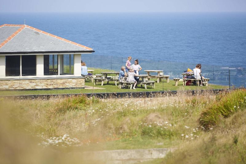 Отель The Lewinnick Lodge