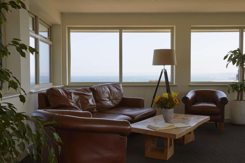 Отель The Lewinnick Lodge