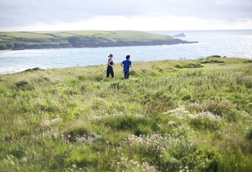 Отель The Lewinnick Lodge