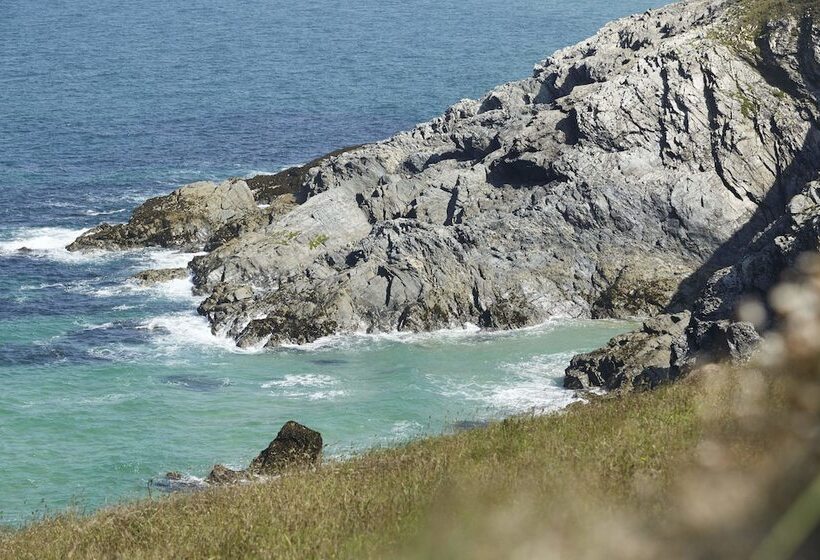 Отель The Lewinnick Lodge