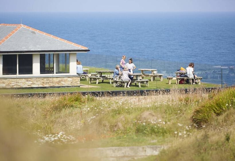 Отель The Lewinnick Lodge