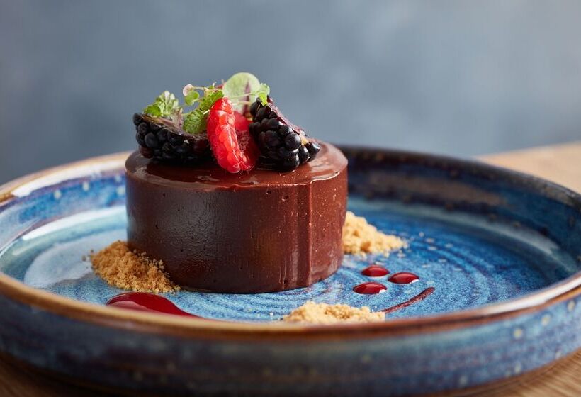 Отель The Lewinnick Lodge