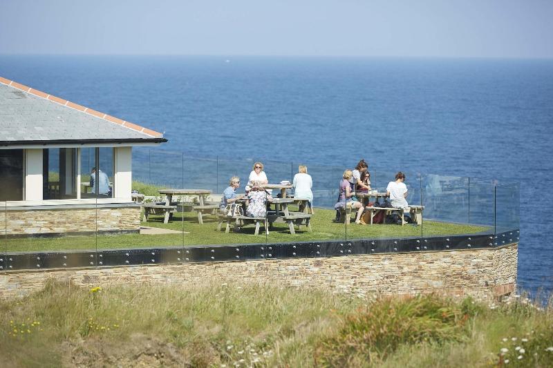 Отель The Lewinnick Lodge