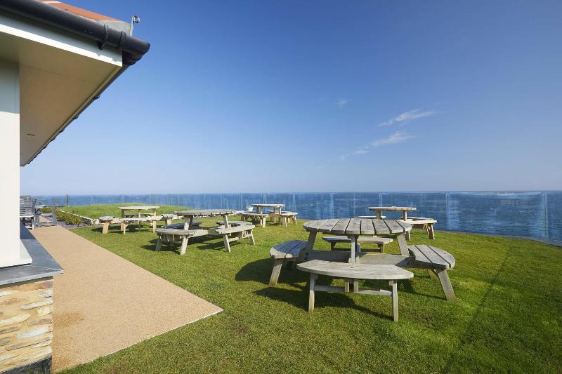 Отель The Lewinnick Lodge