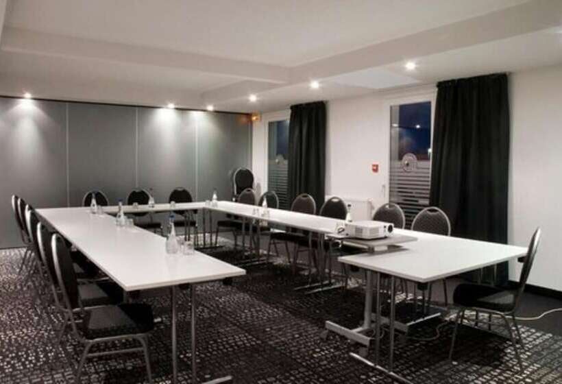 ホテル The Originals City, Hôtel Acadine, Le Neubourg