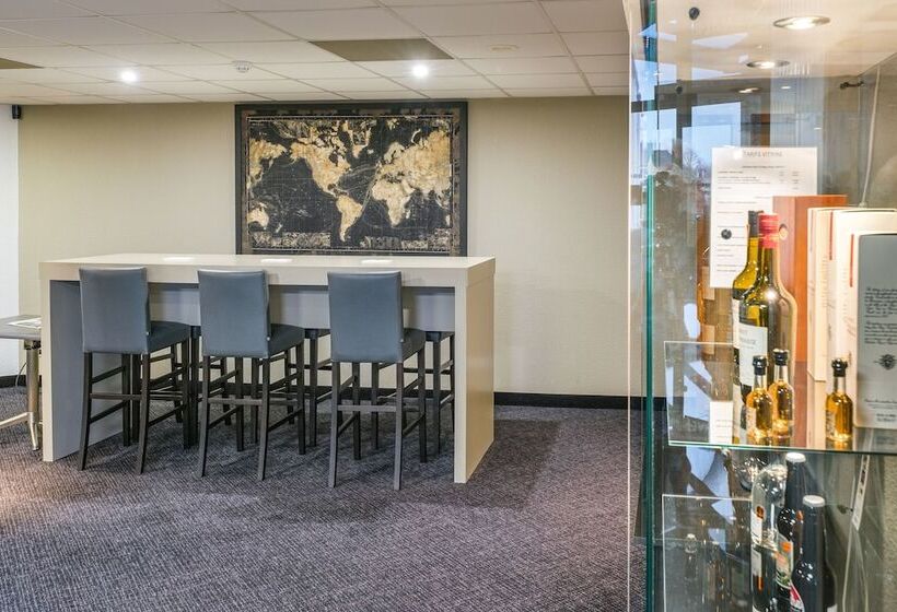 ホテル The Originals City, Hôtel Acadine, Le Neubourg