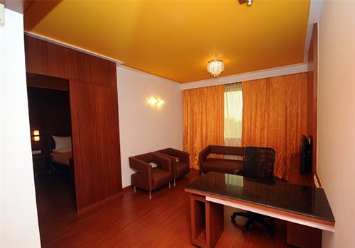هتل Srinivas Saffron