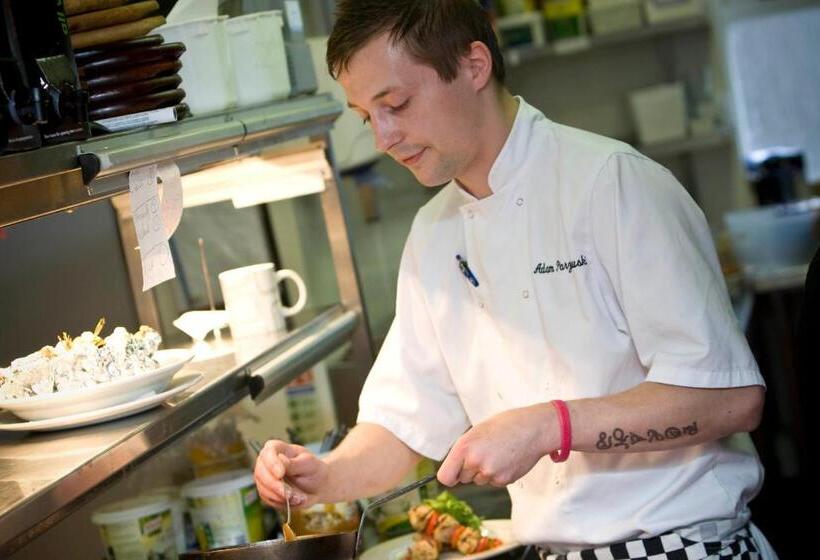 فندق The Ship Inn