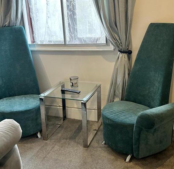 Отель The Swan Inn Salisbury