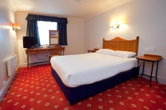 בית מלון כפרי Travelodge Bournemouth Cooper Dean