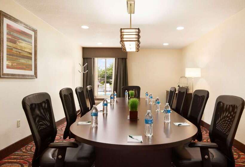 Отель Wingate By Wyndham San Marcos