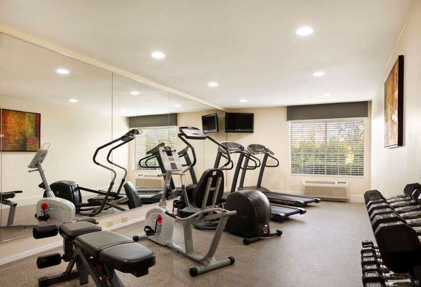 בית מלון כפרי Wingate By Wyndham San Marcos