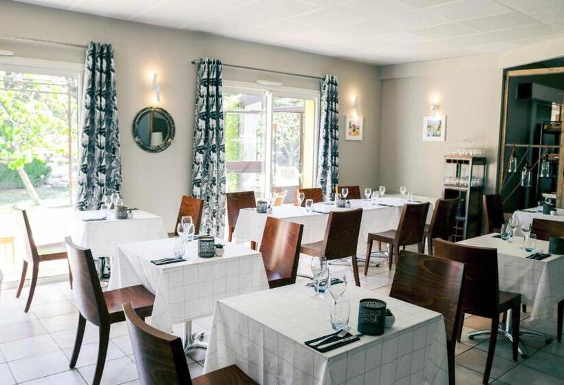 Logis La Bastide De Grignan Hotel & Restaurant La Chênaie