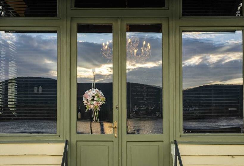 Mr. Görgey Art Hotel & Bisztró