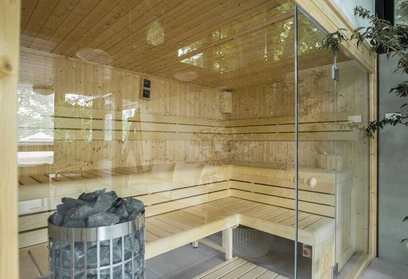 Mr. Görgey Art Hotel & Bisztró