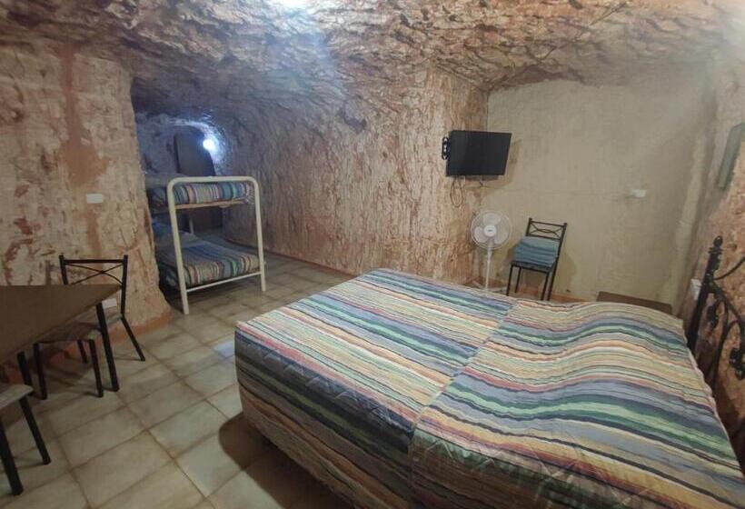 Radeka Downunder Underground Motel