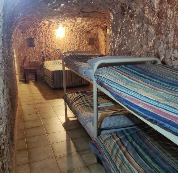 Radeka Downunder Underground Motel