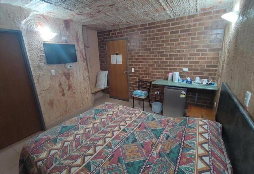 Radeka Downunder Underground Motel