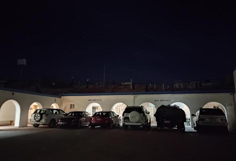 Radeka Downunder Underground Motel