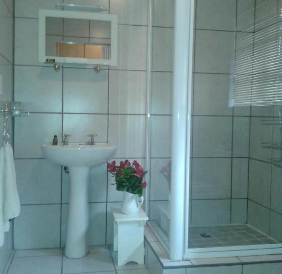 Shamrock Arms Guest Lodge