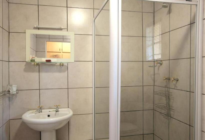 Shamrock Arms Guest Lodge