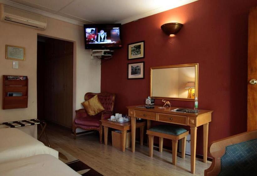 Shamrock Arms Guest Lodge