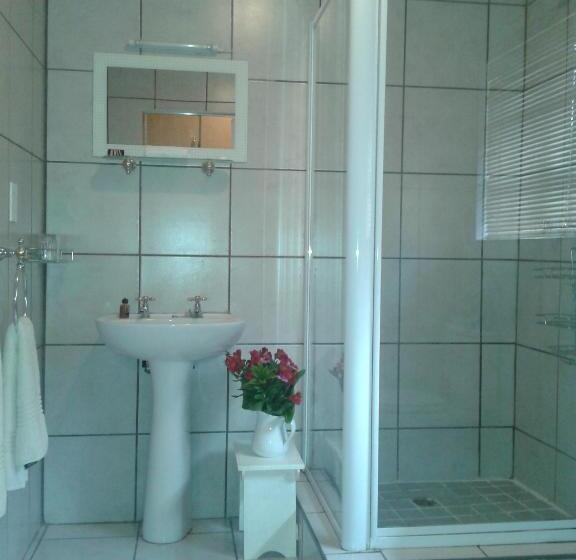 Shamrock Arms Guest Lodge