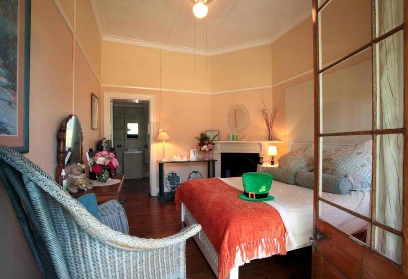 Shamrock Arms Guest Lodge