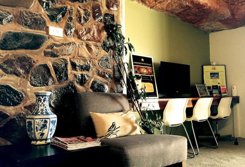 The Lookout Cave Underground Motel