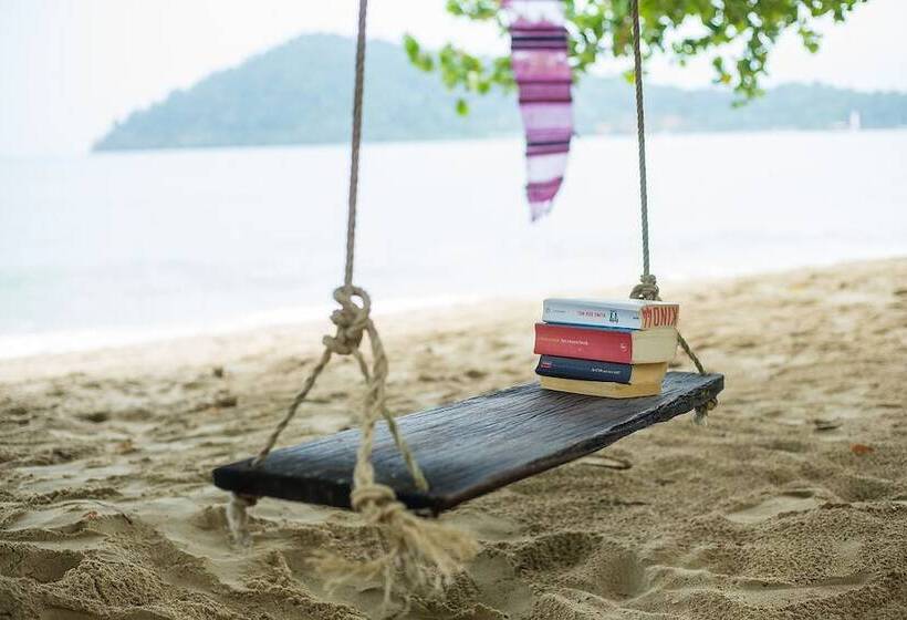 The Tropical Beach Resort