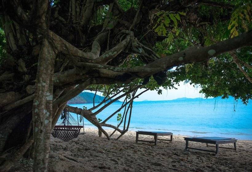 The Tropical Beach Resort