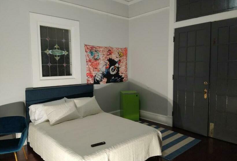 호스텔 One Queen Bed Suite With Full House Amenities Rm 2