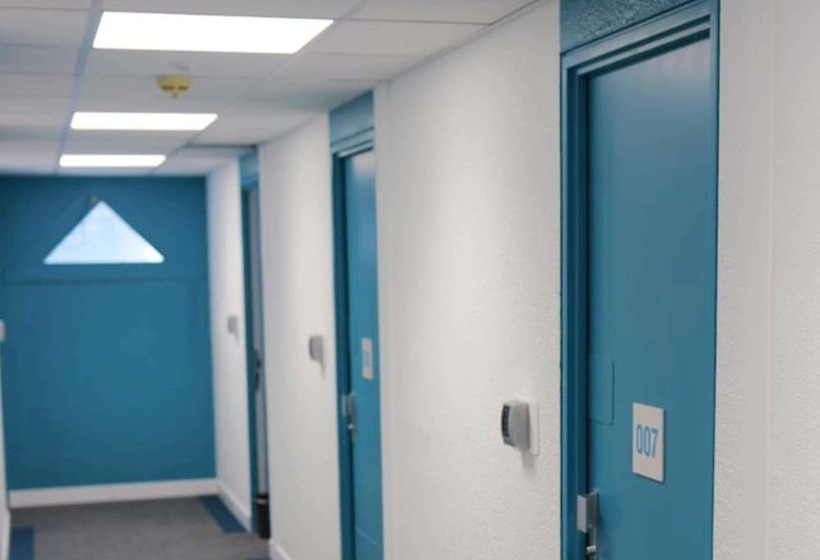 בית מלון כפרי Kyriad Direct Narbonne Sud