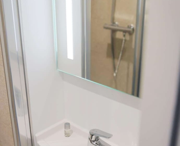 בית מלון כפרי Kyriad Direct Narbonne Sud