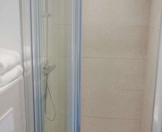 בית מלון כפרי Kyriad Direct Narbonne Sud