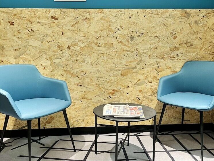 בית מלון כפרי Kyriad Direct Narbonne Sud