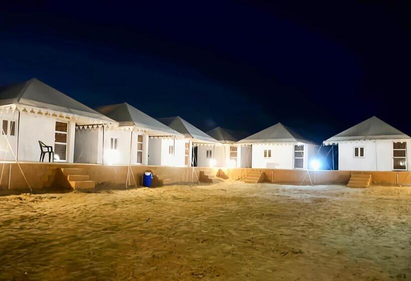 בית מלון כפרי Saffron Luxurious Desert Camp