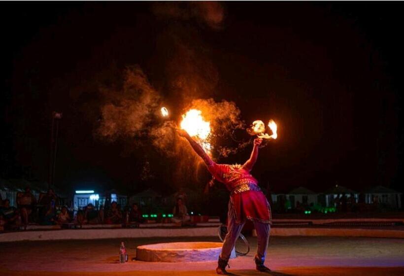 בית מלון כפרי Saffron Luxurious Desert Camp