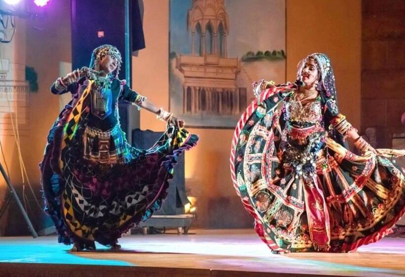 בית מלון כפרי Saffron Luxurious Desert Camp