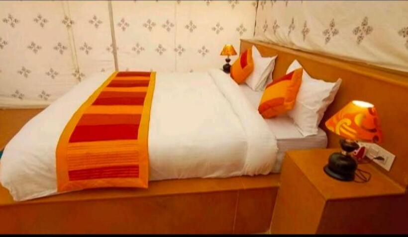 בית מלון כפרי Saffron Luxurious Desert Camp