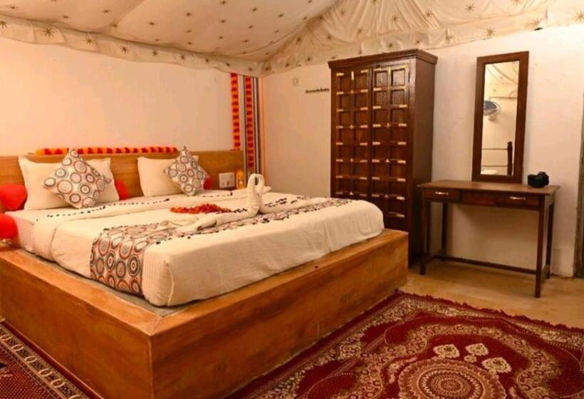 בית מלון כפרי Saffron Luxurious Desert Camp