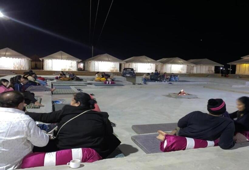 בית מלון כפרי Saffron Luxurious Desert Camp