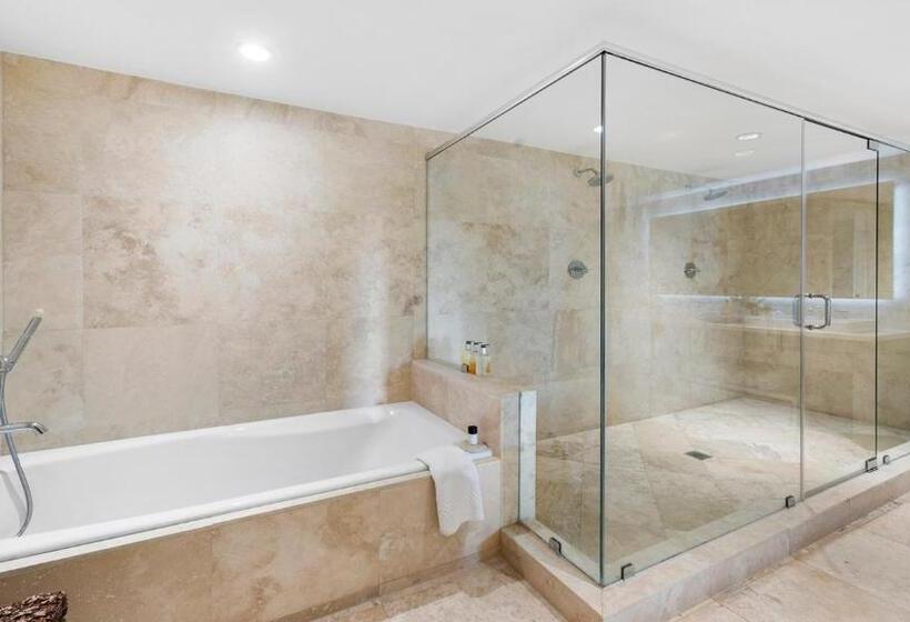 Luxurious Private Condo At 1 Hotel & Homes 1545