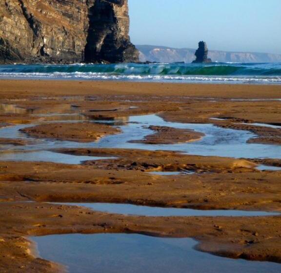 פנסיון Arrifana Guest House