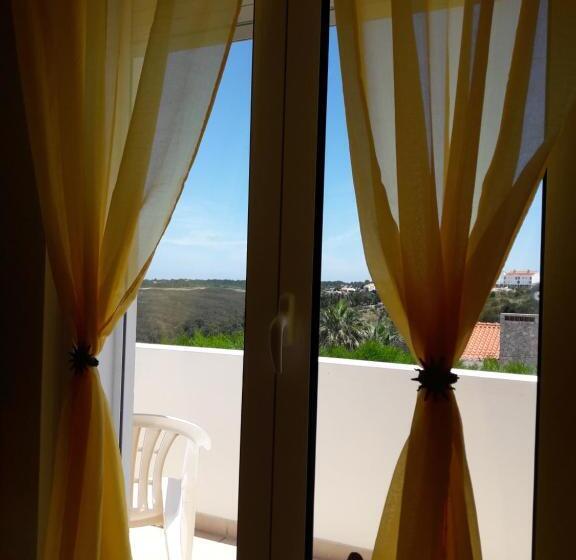 פנסיון Arrifana Guest House