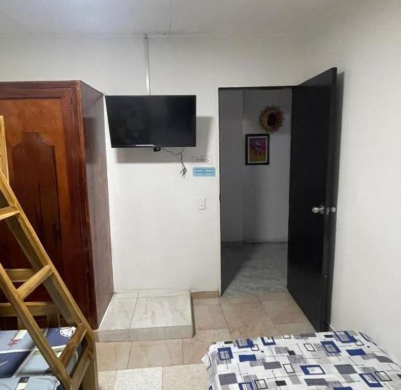 پانسیون Miss Yasmin Place