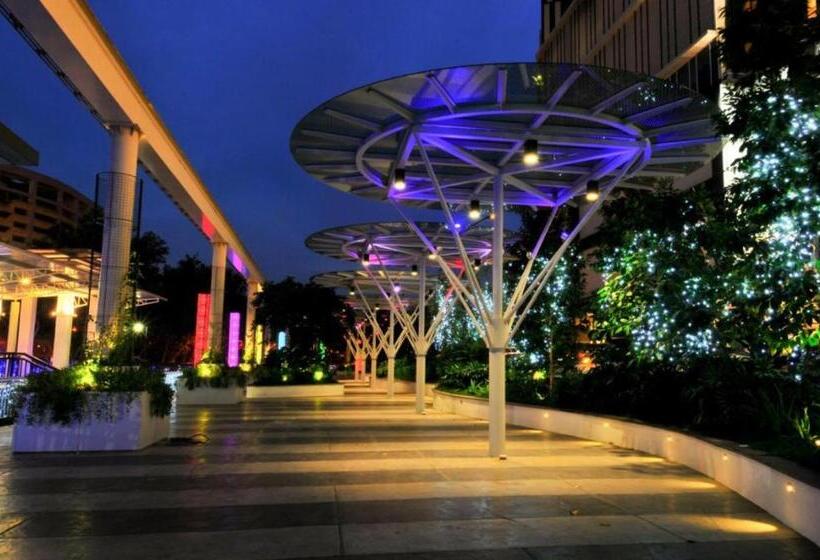 The Shore Hotel & Residences By La Vista
